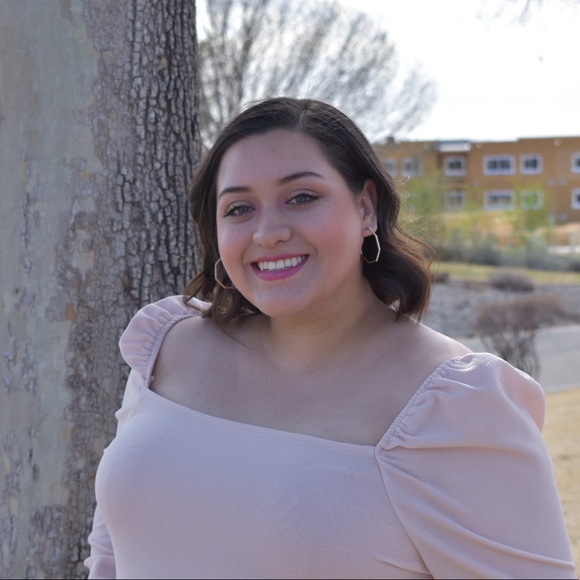 Meet your Posher, Yadira - Picture 1 of 1